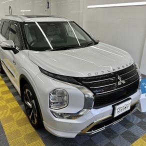 三菱・アウトランダー