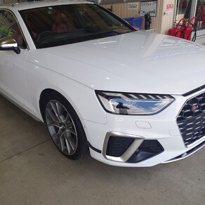 アウディ・S4