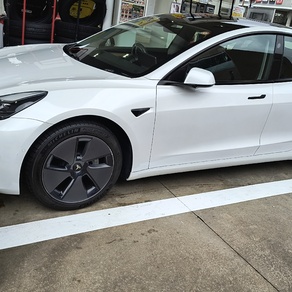 その他・テスラ・モデル３