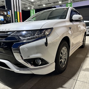 三菱・アウトランダー