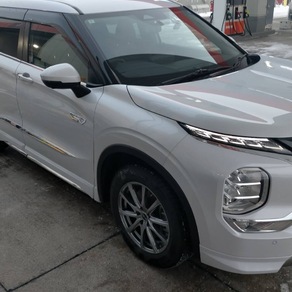 三菱・アウトランダー