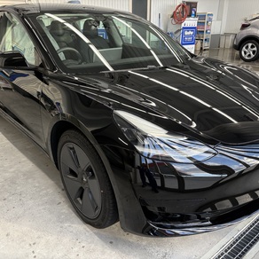 その他・テスラ・モデル３