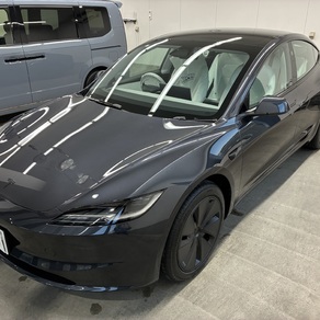 その他・テスラ・モデル３