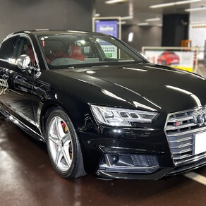 アウディ・S4