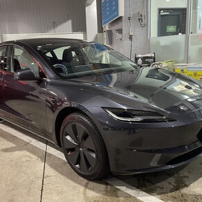 その他・テスラ・モデル３